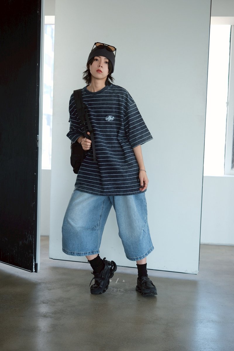 旧日横条水洗刷色宽松TEE - 女装 T 恤 - 棉．麻 黑色