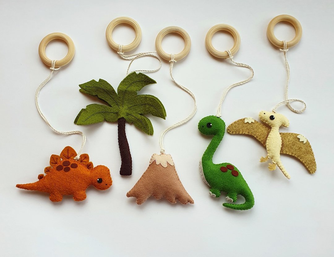 Dinosaur baby gym toys, dino nursery decor, Hanging dinosaur toy, dinobaby - 满月礼盒 - 环保材料 