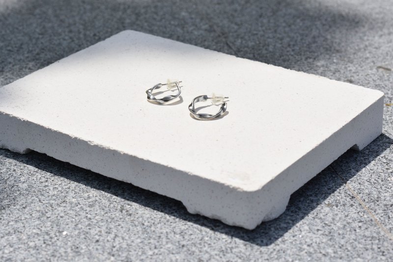 小螺旋纯银耳环 - 耳环/耳夹 - 纯银 银色