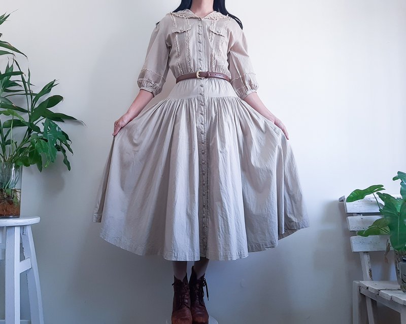 INGEBORG 复古棕色棉质蕾丝连衣裙泡泡袖水手领连衣裙 - 洋装/连衣裙 - 棉．麻 卡其色