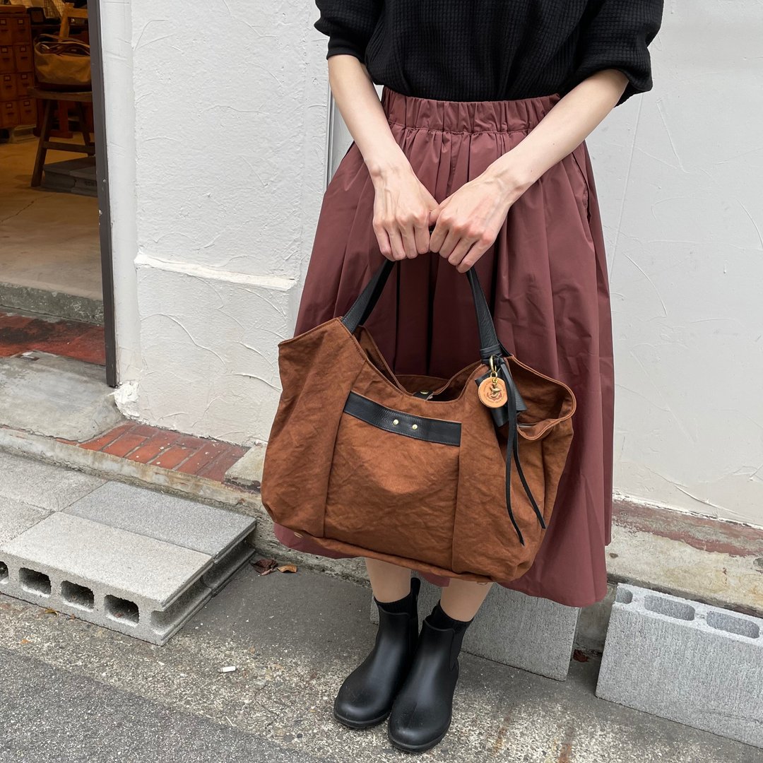 tanton-Kakishibu Kakishibu dyed canvas x leather tote bag - 侧背包/斜挎包 - 棉．麻 咖啡色