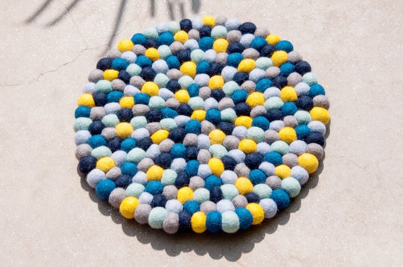 羊毛毡坐垫 羊毛毡地毯 羊毛毡球地垫 羊毛毡椅垫-蓝黄色 圆点球 - 地垫/地毯 - 羊毛 多色