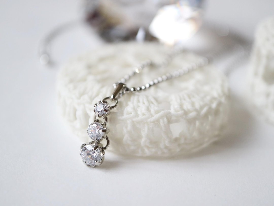 Orion's Sword Cubic Zirconia Three Stone Necklace CZ Trilogy Pendant Space Star Small Three Stars Glittering Glittering Cut Ball Chain - 项链 - 其他材质 银色
