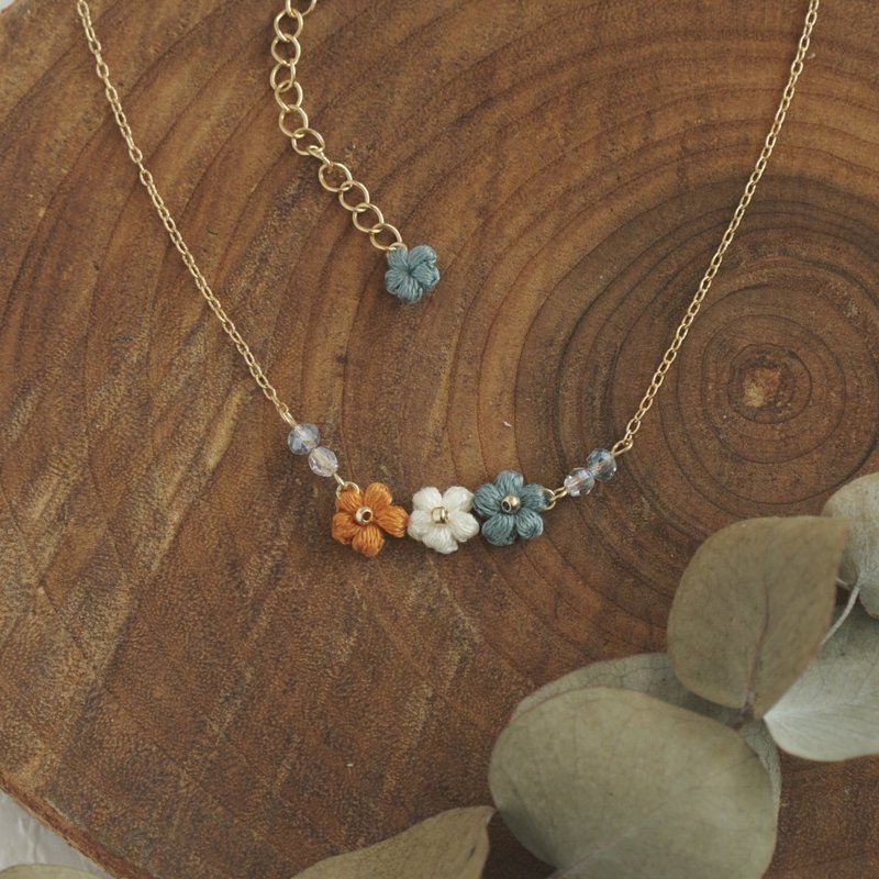 小花のネックレス - 项链 - 绣线 蓝色