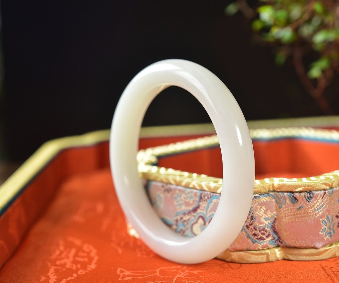 天然和田玉羊脂玉手镯 圈口57.6mm 做工精致 上手简单大方 - 手链/手环 - 玉石 