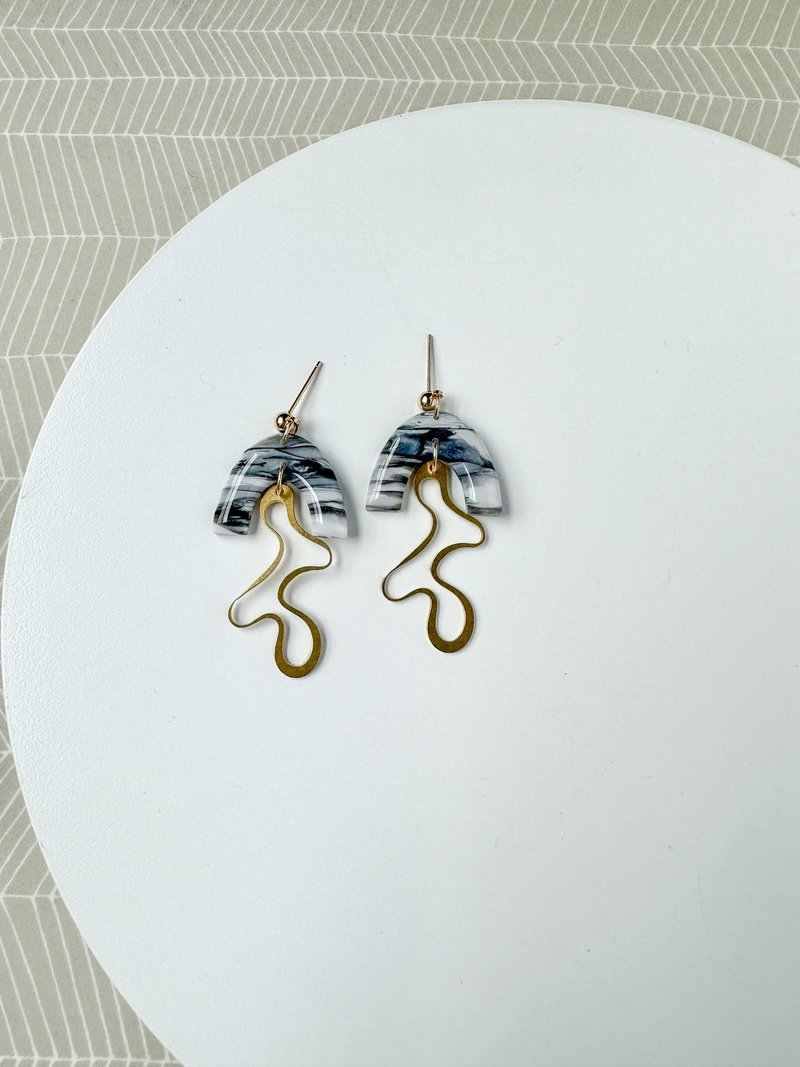 • 手工软陶耳环 • 黑白灰迷你拱形 - 耳环/耳夹 - 陶 黑色