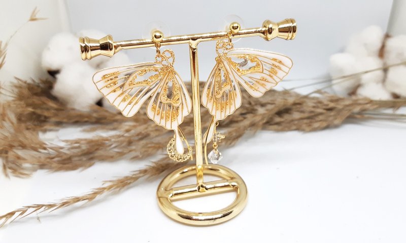 Miss Paranoid 偏执狂小姐 透白金箔蝴蝶树脂耳环 925银/钢针 - 耳环/耳夹 - 树脂 金色