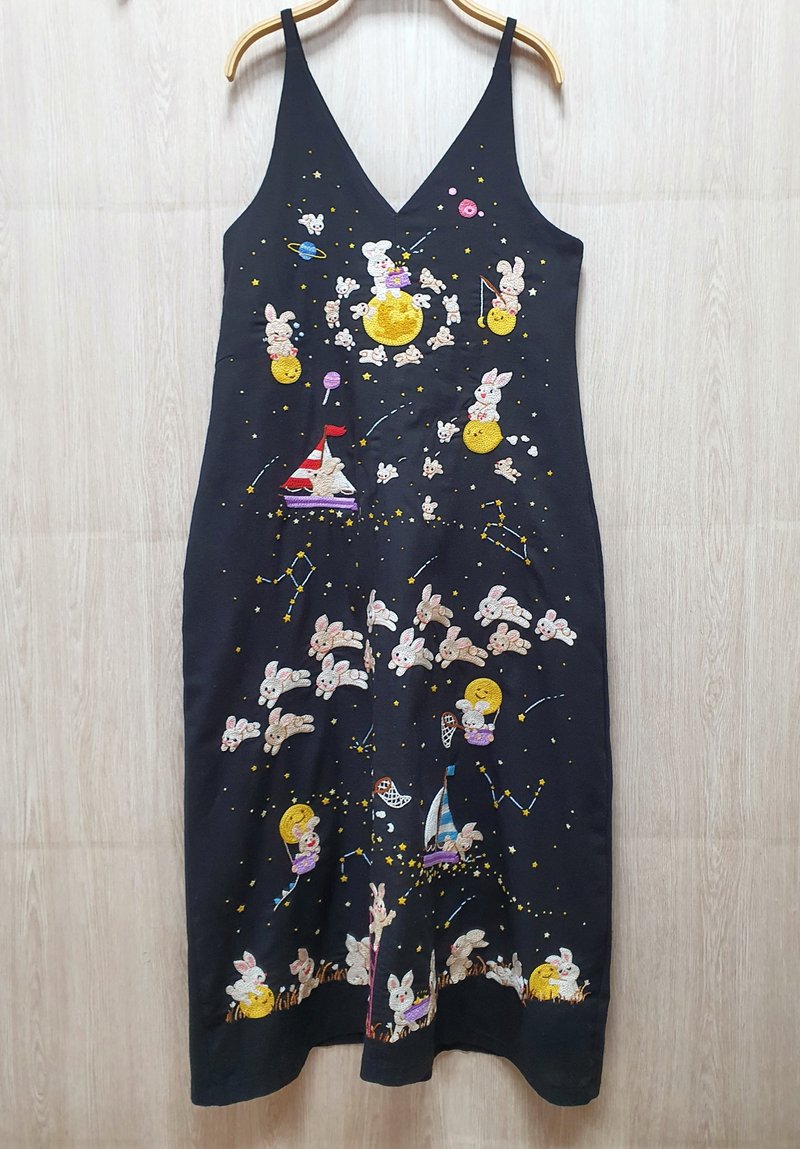 可爱手工刺绣开衫-棉、兔家 - 女装背心 - 绣线 黑色