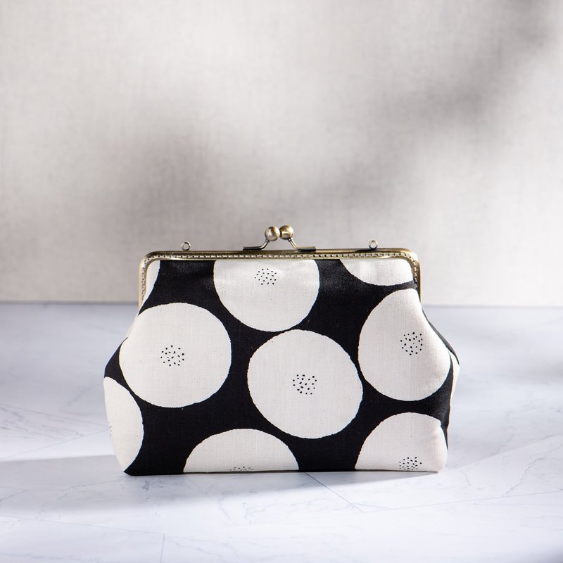 【白豆面包】方形金属口金包 #随身包#日式#肩包#可爱#情人节 - 侧背包/斜挎包 - 棉．麻 黑色