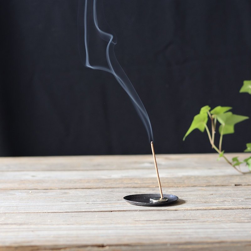 线香座和铜置物盘 豆皿 小盘-新月 - 香薰/精油/线香 - 铜/黄铜 黑色