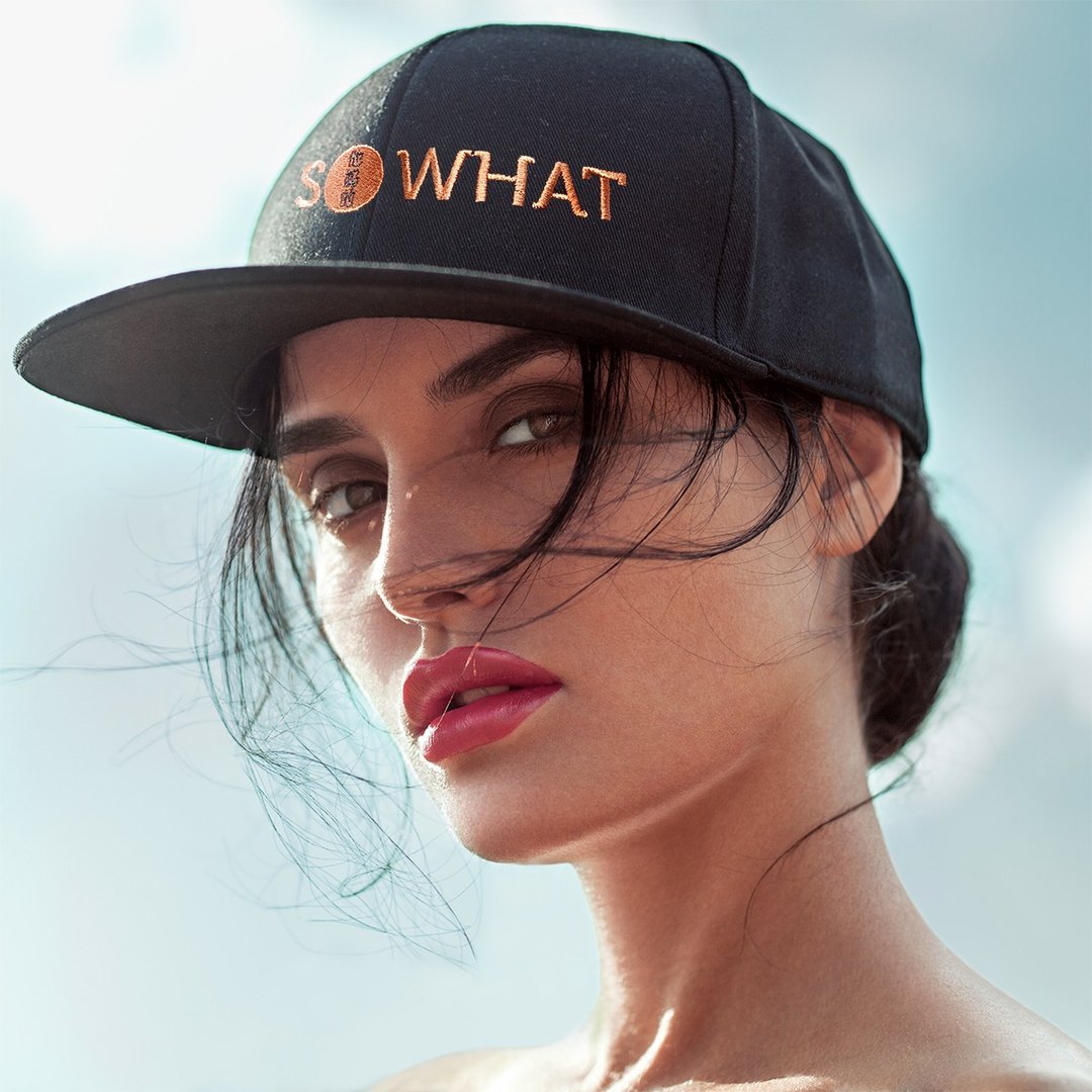 Let your cap do the talking. The Attitude Caps by Tee-Saurus. So (Ta Ma De) What - 帽子 - 棉 黑色
