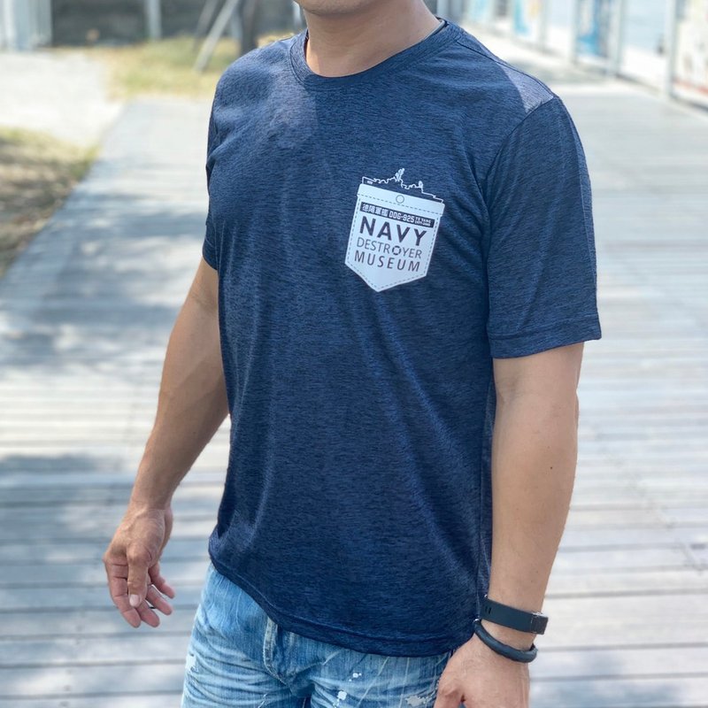 【德阳军舰】特色海军蓝排汗衣/口袋款 - 男装上衣/T 恤 - 聚酯纤维 蓝色