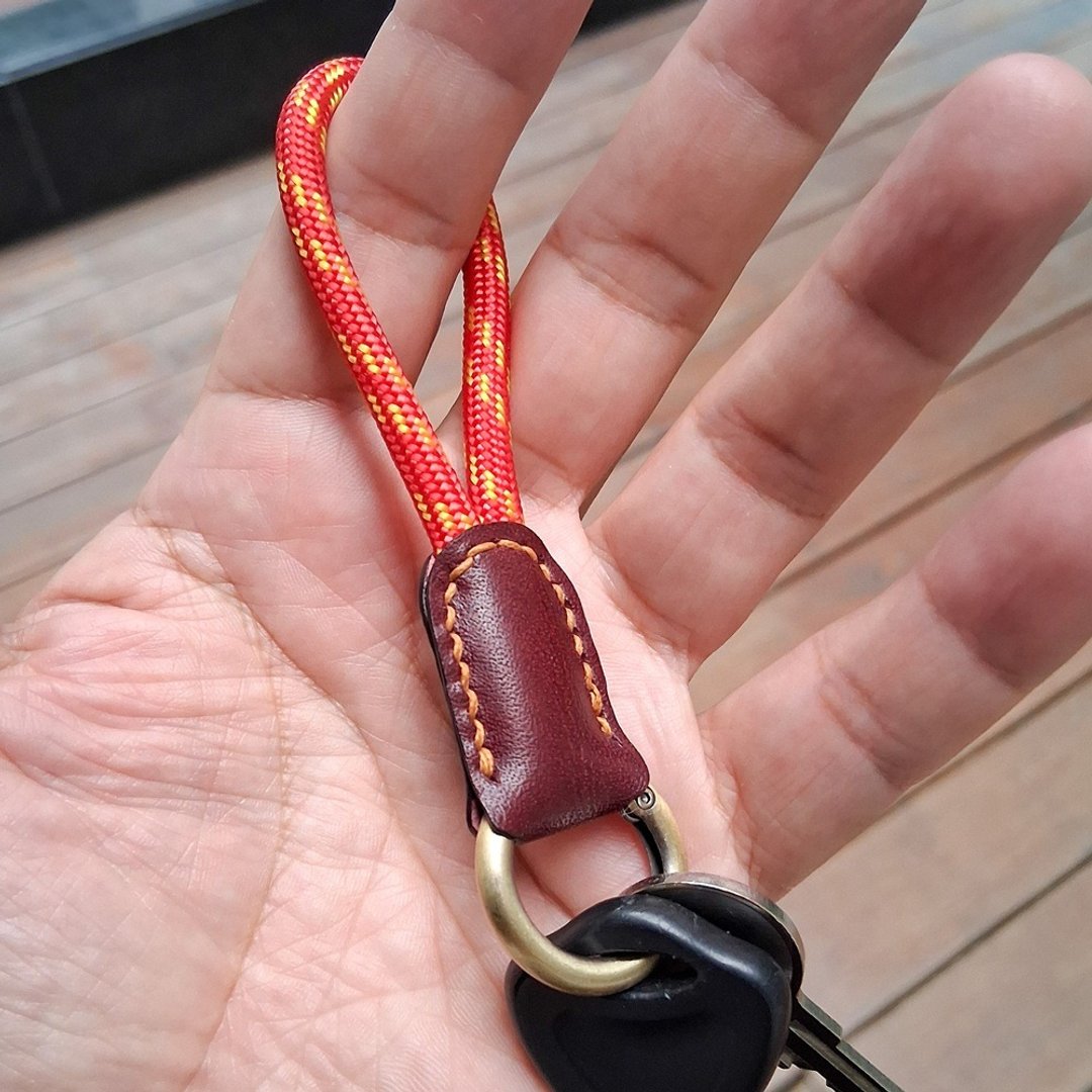 【日常随行】手缝真皮手机短挂绳 快扣钥匙圈 / 附通用夹片 - 手机配件 - 真皮 