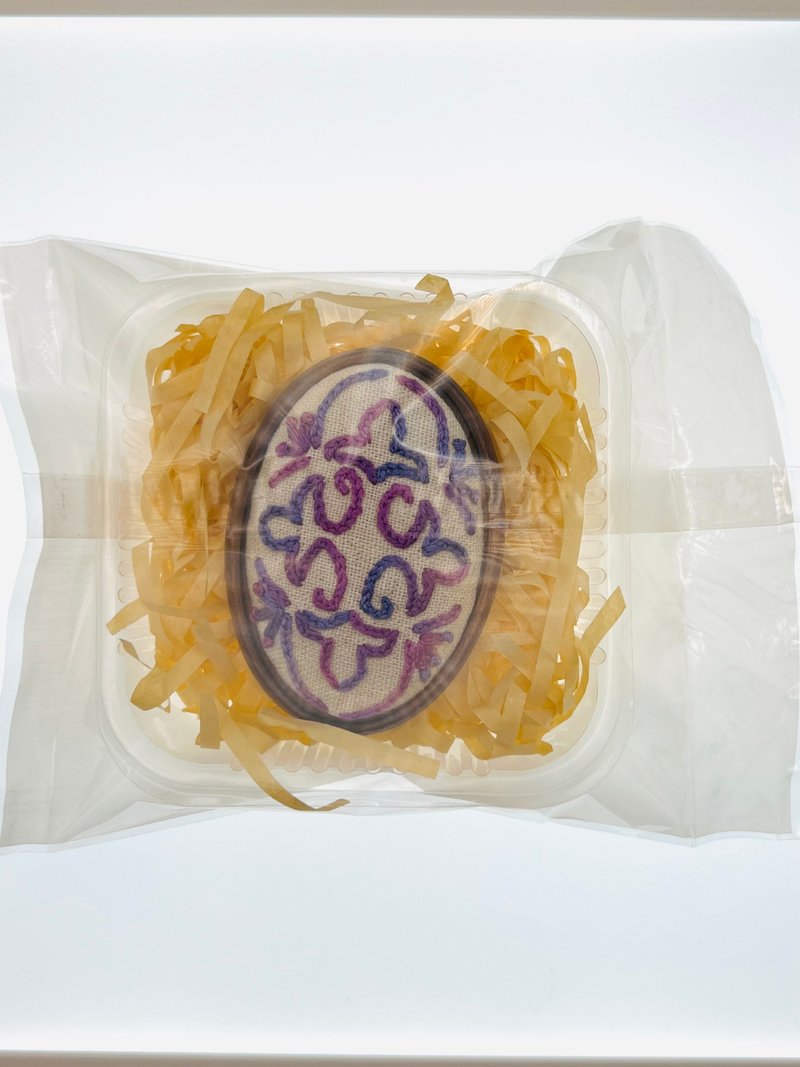 刺绣-紫色渐层木头椭圆胸针 - 胸针 - 木头 