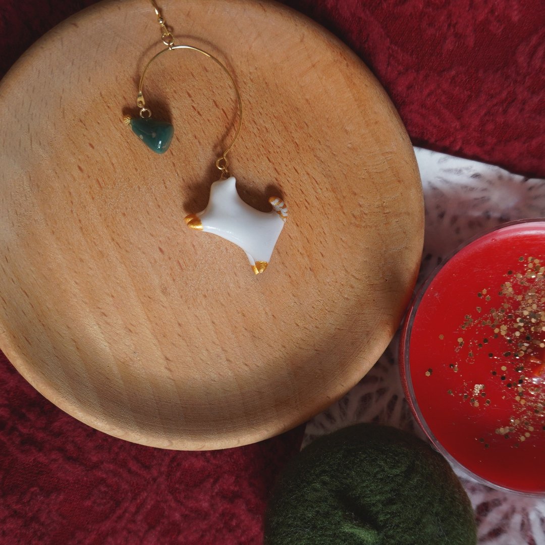 teatime  单只佩戴的圣诞节猫咪   X'mas 限定 耳环耳夹 - 耳环/耳夹 - 粘土 