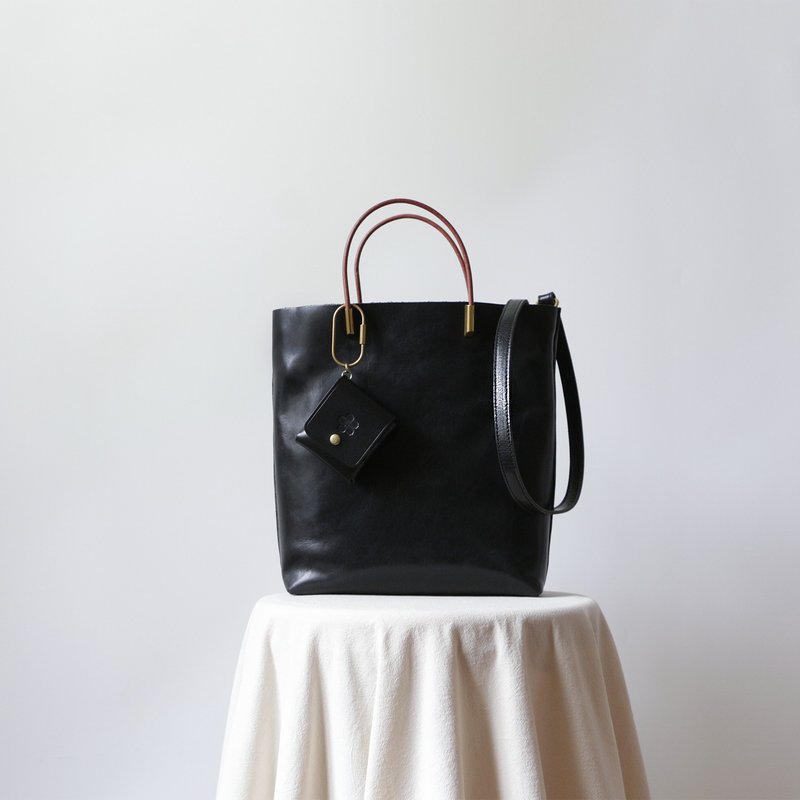 Nume 皮革副包 斜背单肩包 兼容于 A4 尺寸 Nume 皮革副包 2 向通勤收纳包 斜背包附小包 黑色 - 侧背包/斜挎包 - 真皮 黑色