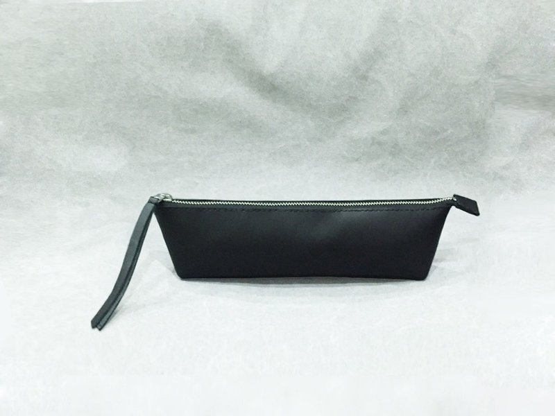 -The Way-  拉链皮革笔袋 ─ 牛皮革 (雾面黑) - 笔筒/笔座 - 真皮 黑色
