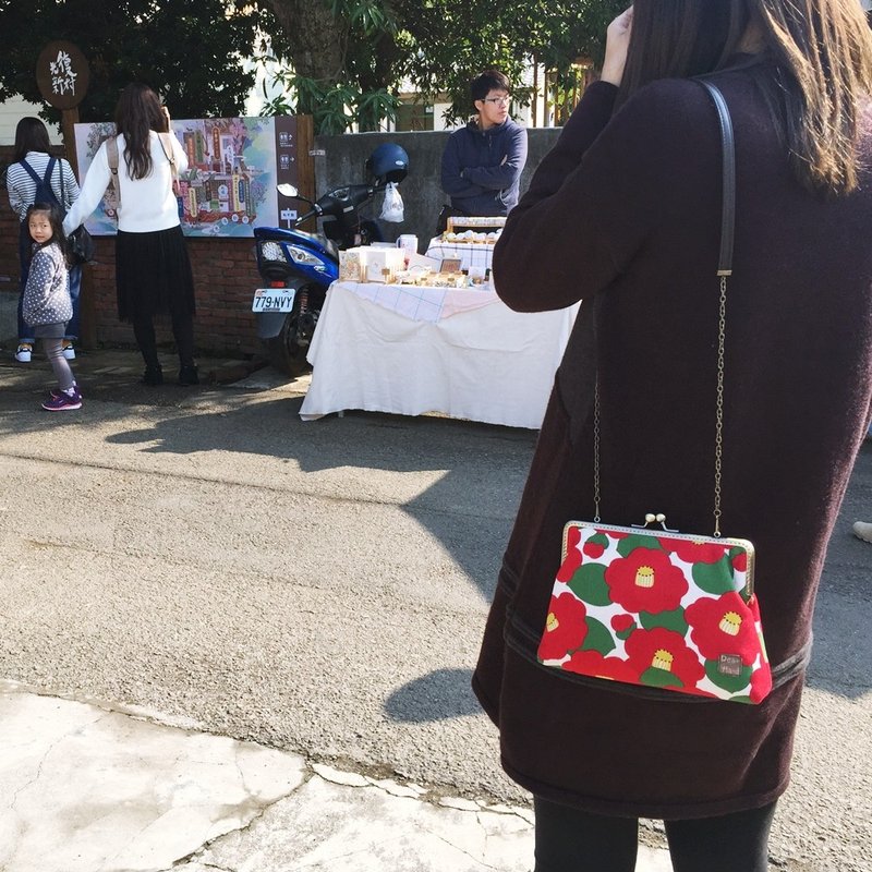 肩背手拿口金包+椿の花-两色+ - 侧背包/斜挎包 - 棉．麻 红色