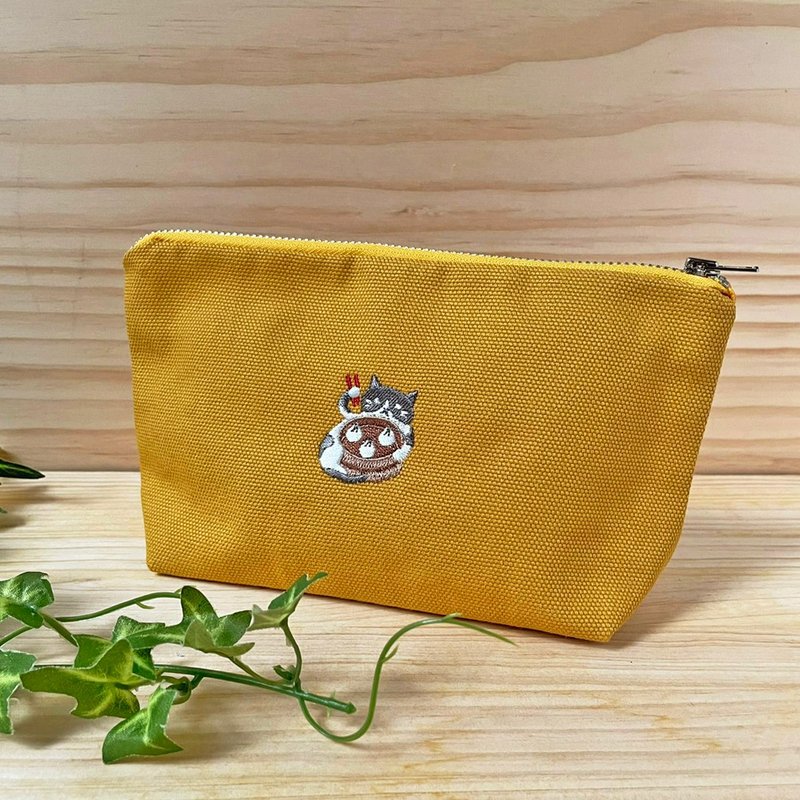 娜吉小物。小吃猫咪系列化妆包－奔驰二毛与小笼包 - 化妆包/杂物包 - 棉．麻 黄色