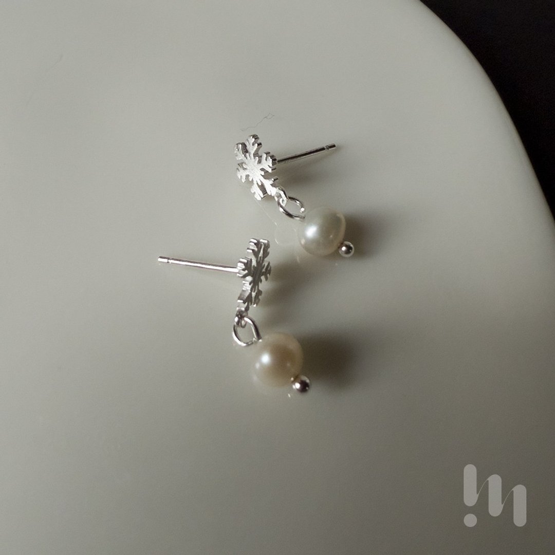 雪花与珍珠的低语 │ 珍珠 925纯银 耳环 LIM:M PROJECT - 耳环/耳夹 - 纯银 银色