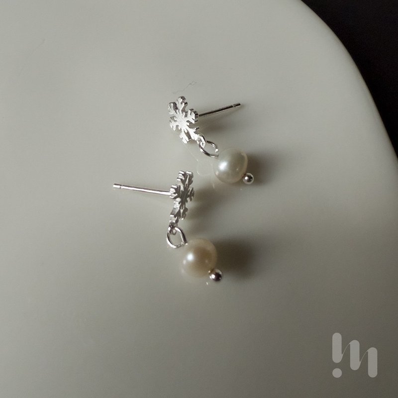 雪花与珍珠的低语 │ 珍珠 925纯银 耳环 LIM:M PROJECT - 耳环/耳夹 - 纯银 银色