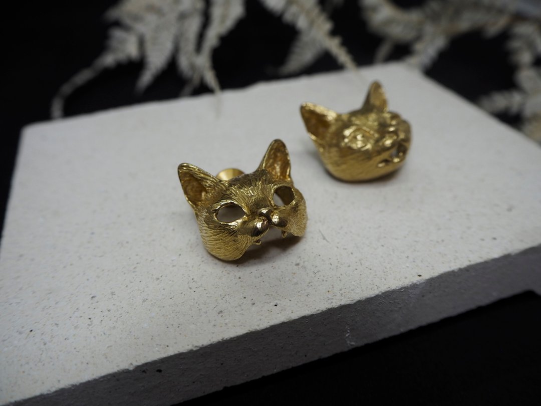 。默契之中。NO.02-2 猫与猫面具 别针/黄铜 - 胸针 - 铜/黄铜 金色