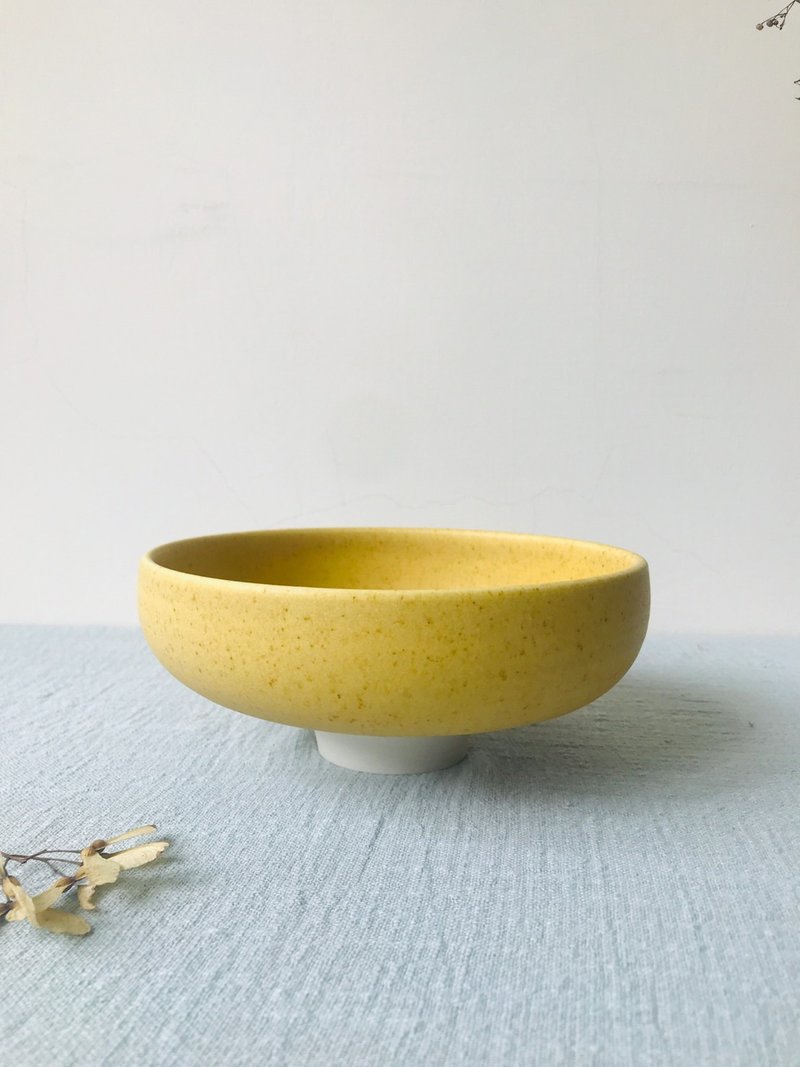 非常人 x Hung Cheng -生活食碗 / 手拉坏瓷碗 - 碗 - 陶 多色