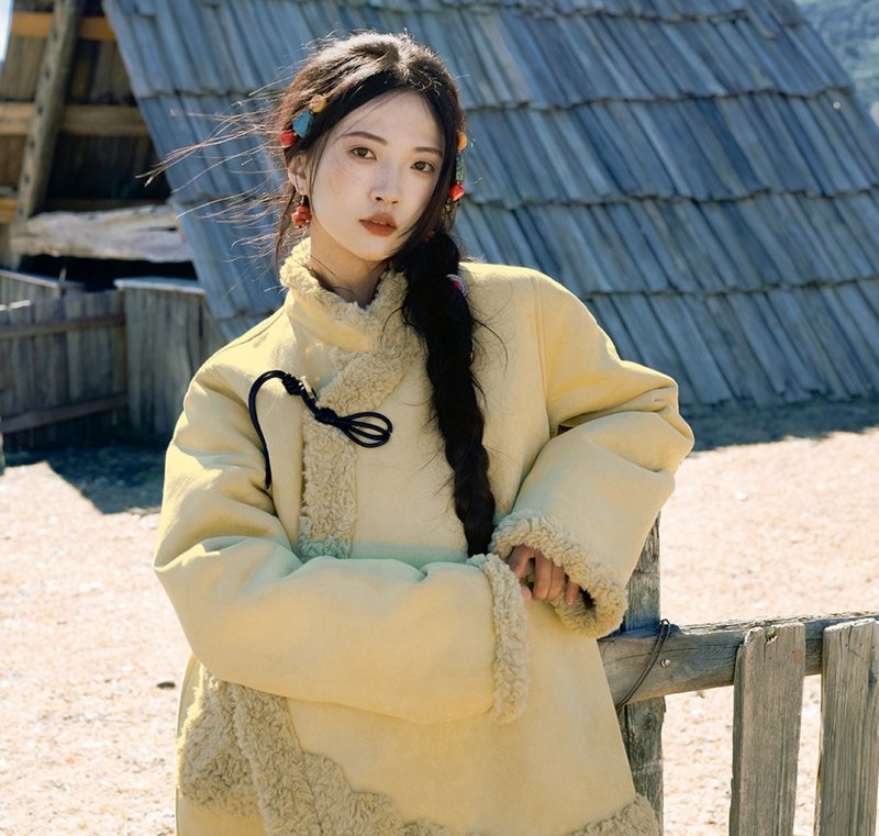 【麂皮】新中式复古藏风 立领毛绒外套 - 女装休闲/机能外套 - 其他材质 黄色