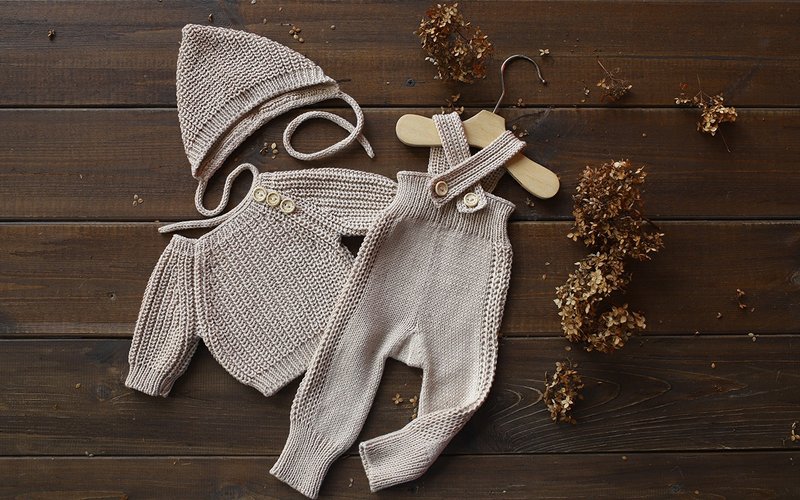 新生儿男孩米色连身衣套装：小男孩的完美服装 - 婴儿饰品 - 其他金属 卡其色