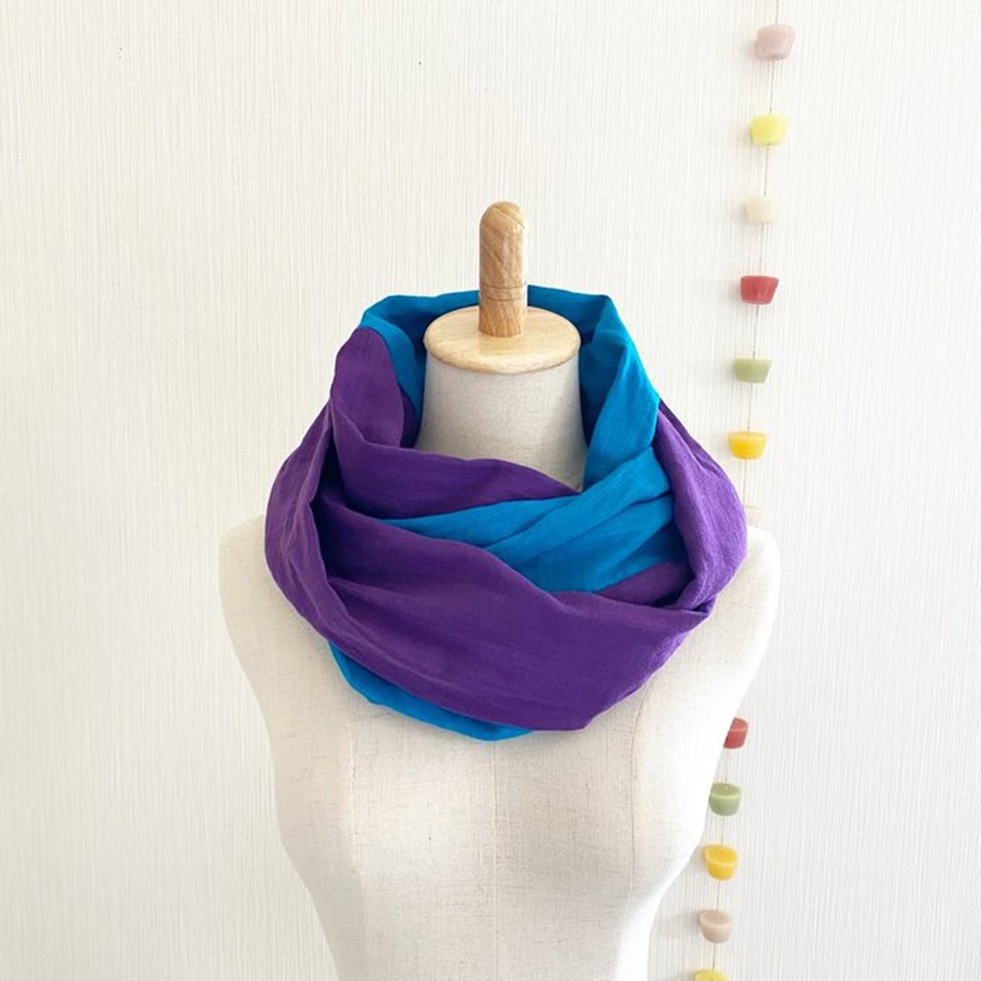 Made in Japan Soft and dreamy snood bicolor turquoise purple of high quality double gauze - 围巾/披肩 - 棉 多色
