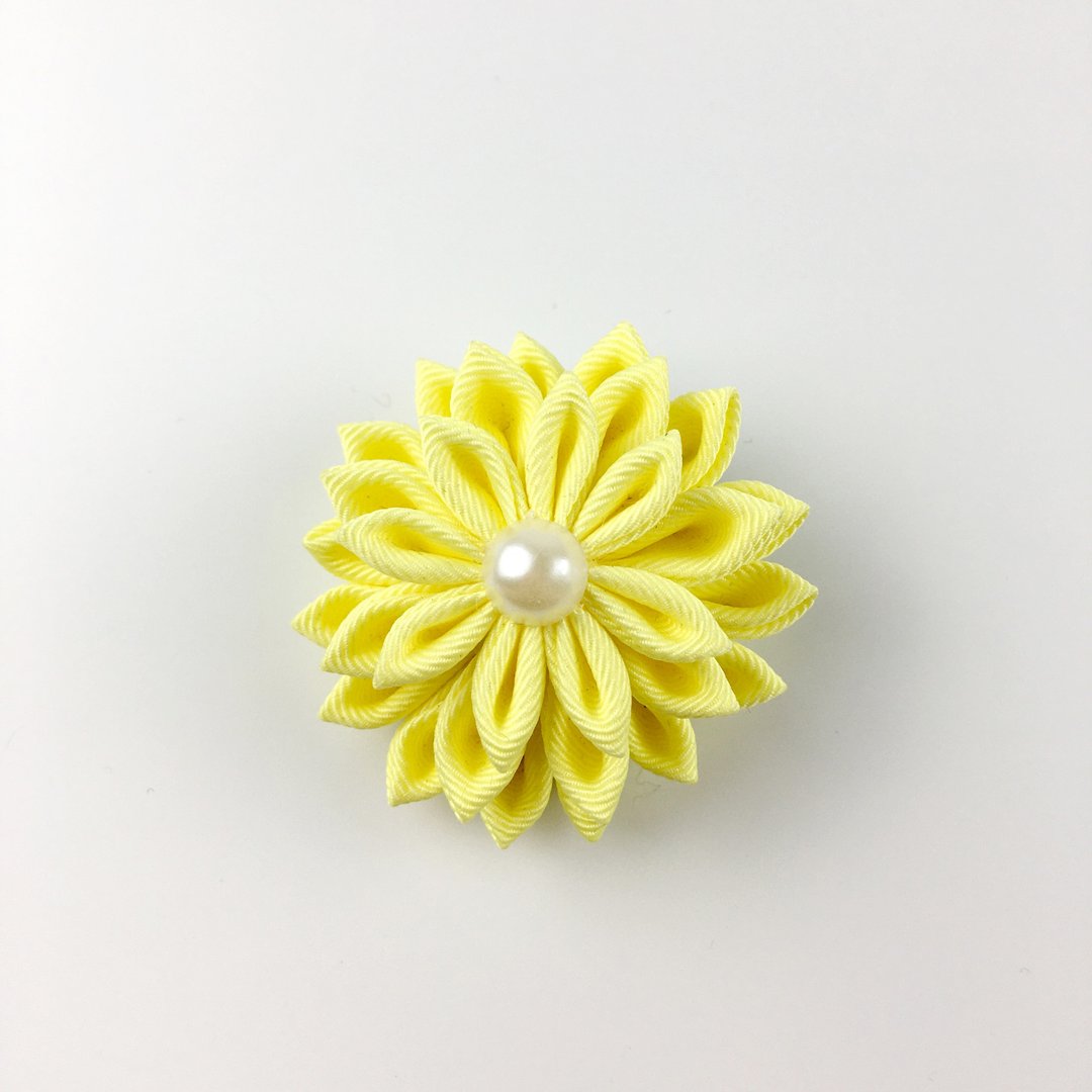 Kaika Ato / 八重菊-浅鹅黄 / 日式和风布花 / つまみ细工 花簪 - 发饰 - 其他材质 黄色