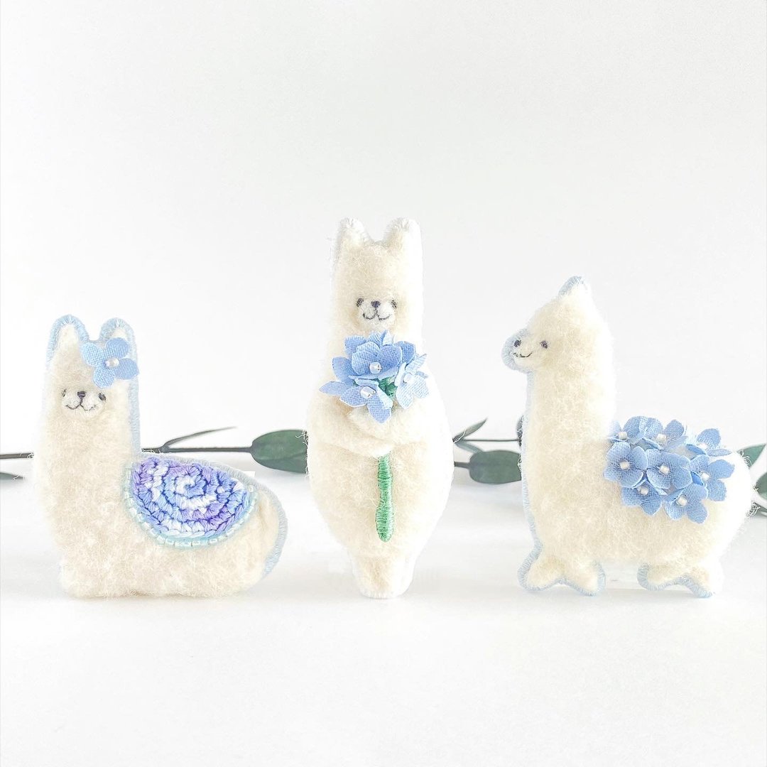 Hydrangea and Alpaca Brooch ~ Hydrangea Series - 胸针 - 羊毛 蓝色
