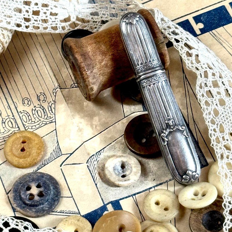 50559-魅力法国古董缝纫镀银针盒 - 收纳用品 - 银 