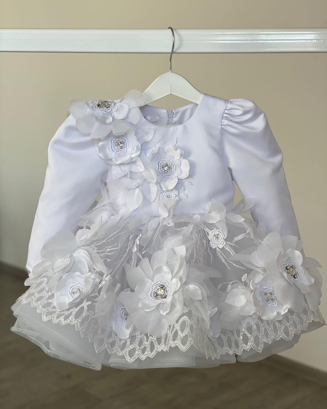 White dress with 3 d flowers, headband and shoes for girl. First birthday dress - 童装礼服/连衣裙 - 其他材质 白色