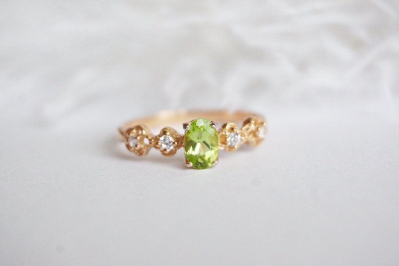 Natural Peridot Oval Silver 925 Ring with Rosegold plated - 戒指 - 纯银 绿色