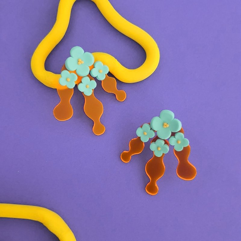 吃花女子系列 耳环 - 半透明 压克力 小花 绣球花朵 耳针 耳夹 - 耳环/耳夹 - 粘土 多色