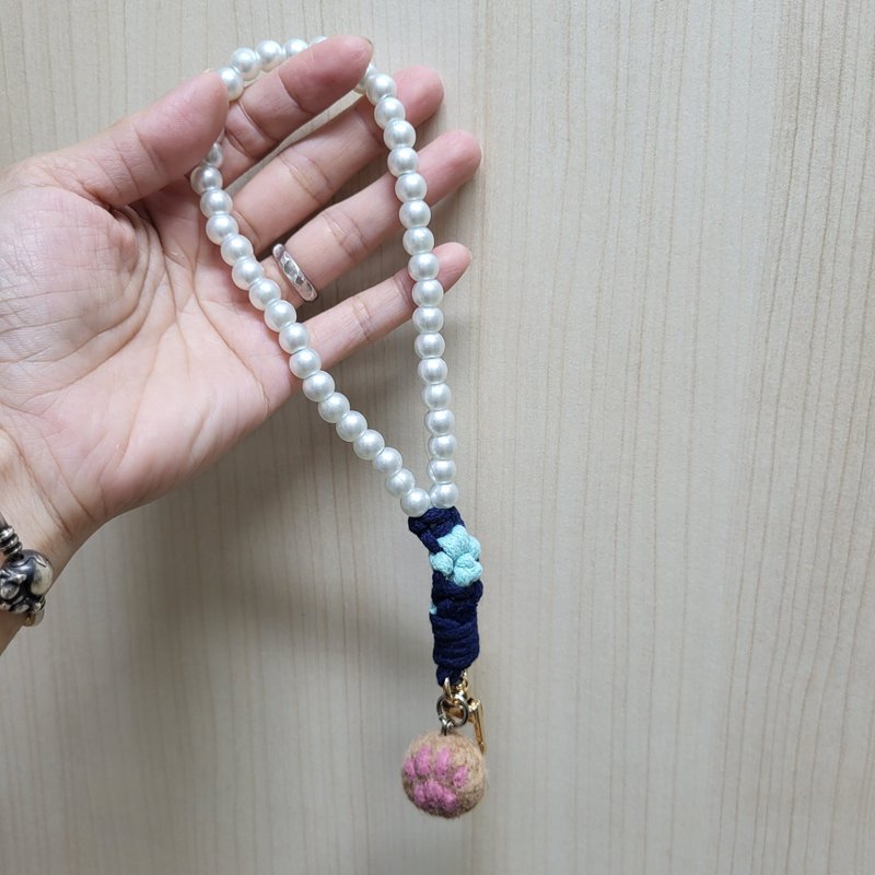佩宁手作│珍珠挂绳。猫掌羊毛毡--蓝│手机绳。手腕绳 - 挂绳/吊绳 - 其他材质 