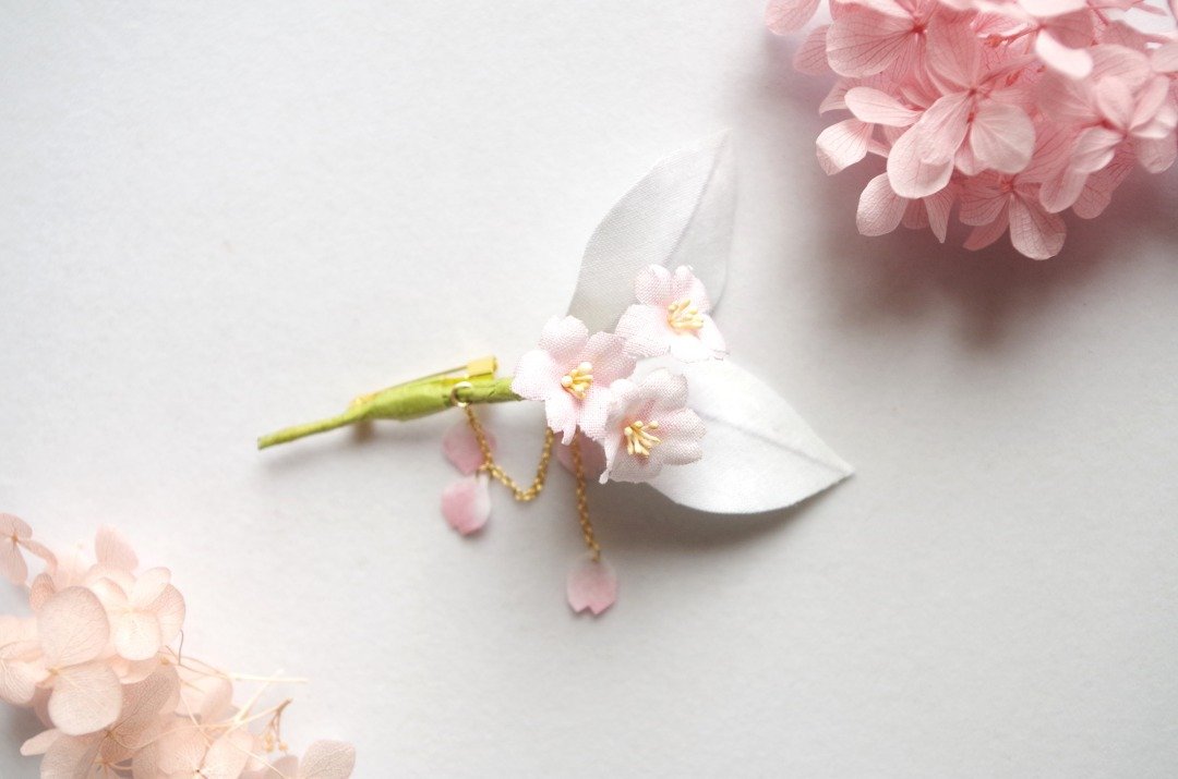 Made-to-order, hand-dyed, cherry tree corsage - 胸针 - 棉 粉红色