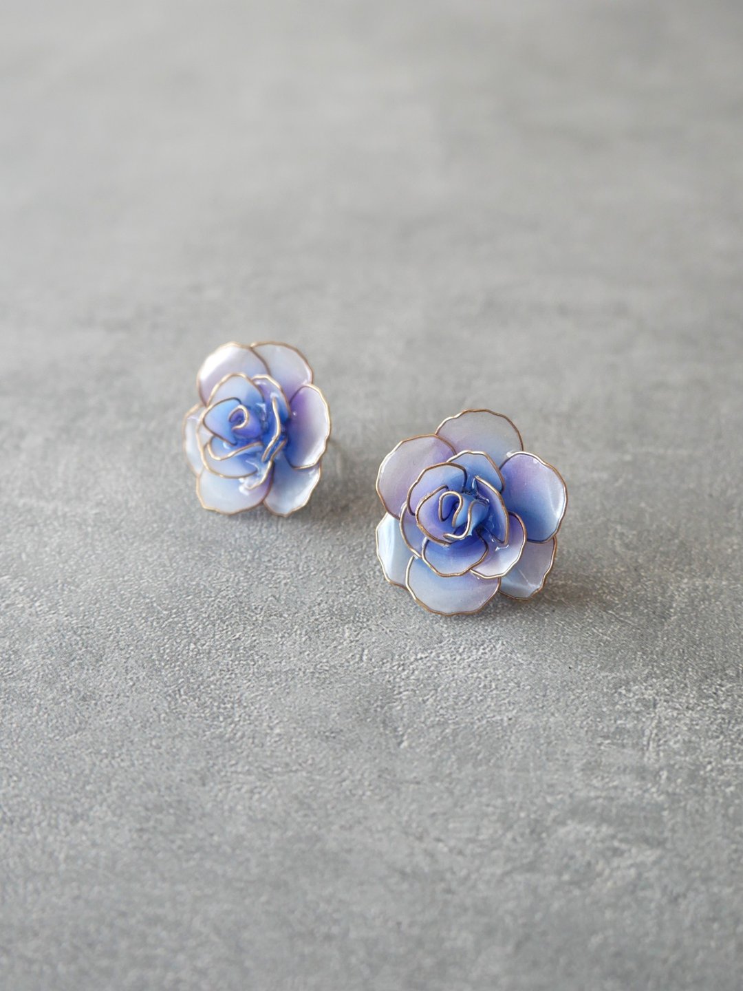 Rose - White blue 玫瑰造型耳环（可选耳针或耳夹） - 耳环/耳夹 - 树脂 蓝色