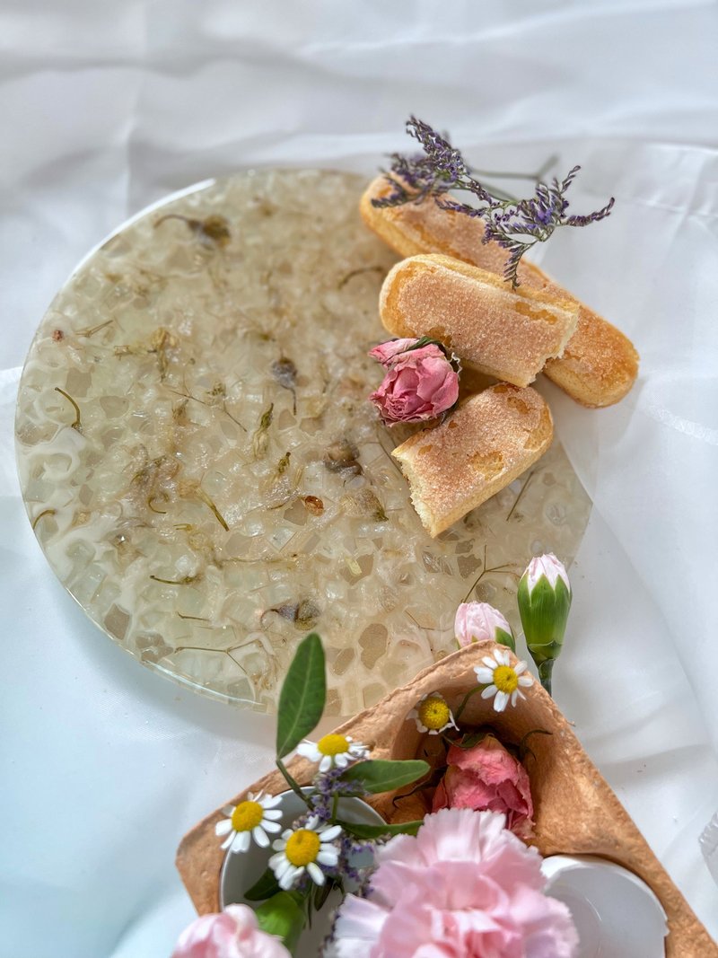 Display tray for nightstand decoration 浴室 香水收納 浴室收納 乾花 - 卫浴用品 - 树脂 金色