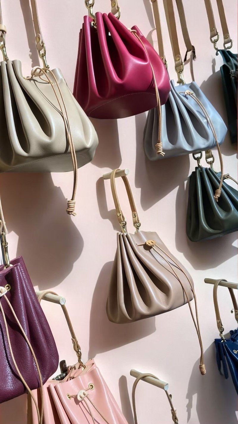 蒸饺包 | 细致质感羊皮带给你如云朵般轻盈的出行体验 - 侧背包/斜挎包 - 真皮 多色