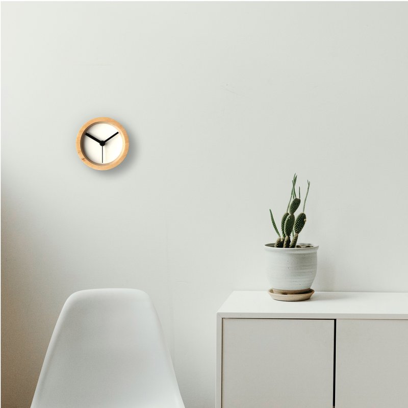 由天然胶合板制成的小型手工圆形挂钟 - Compact - 时钟/闹钟 - 木头 白色