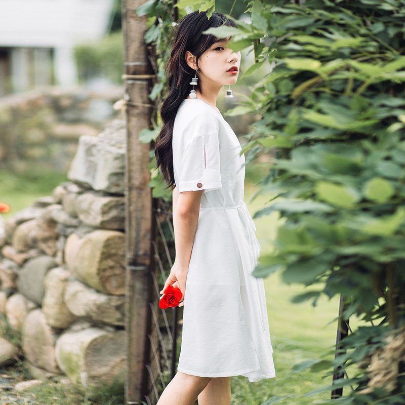 安妮陈2017夏装新款女士前斜片系腰带连身裙洋装 - 洋装/连衣裙 - 棉．麻 白色