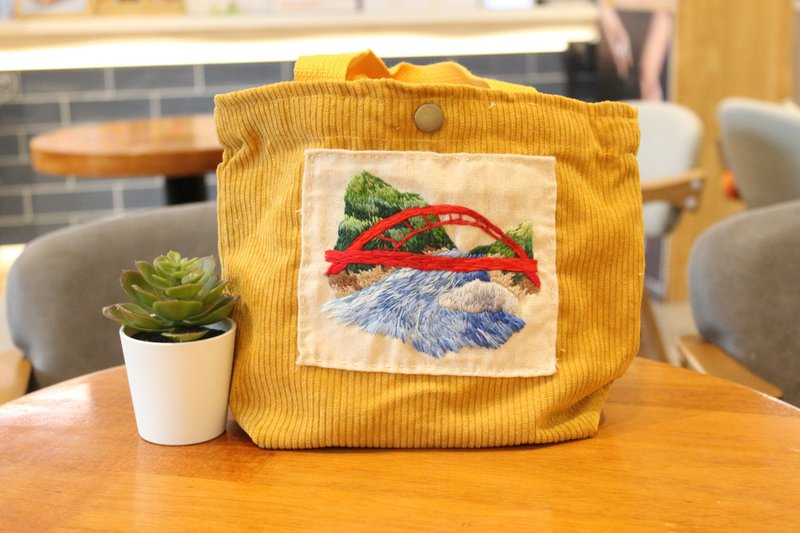 风景刺绣手提袋 - 丰滨长虹桥 - 手提包/手提袋 - 棉．麻 橘色