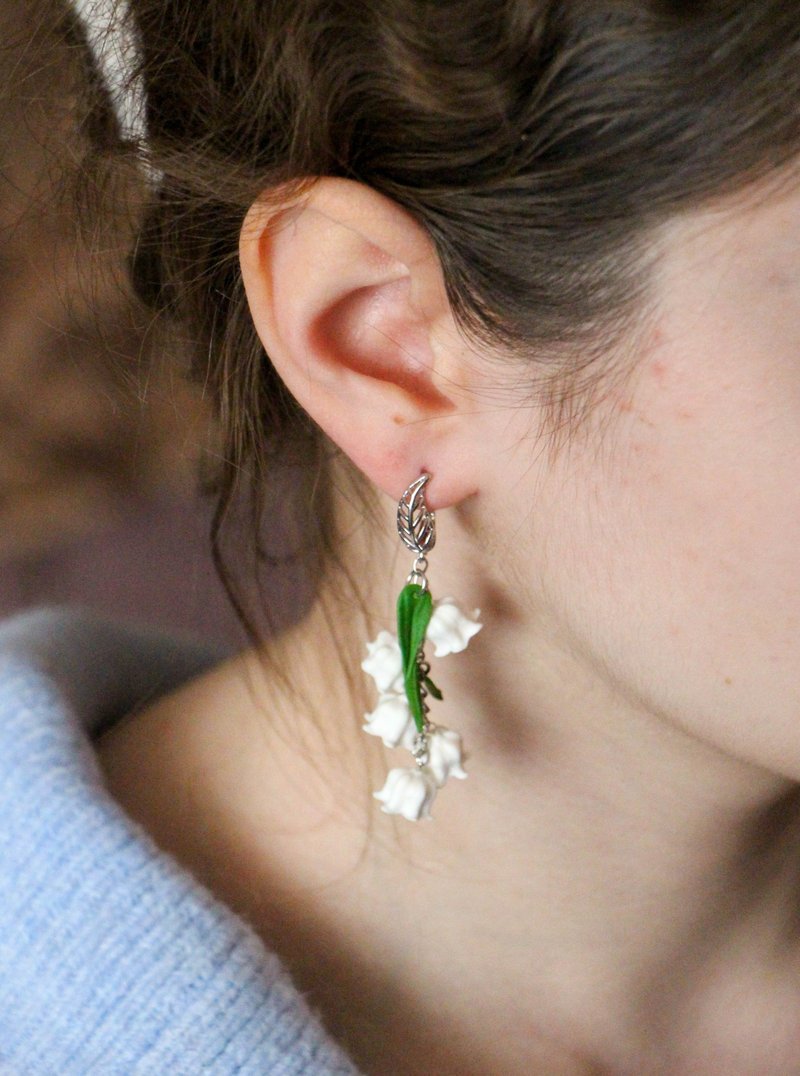 花朵耳环 铃兰耳环 送给她的礼物 - 耳环/耳夹 - 粘土 白色