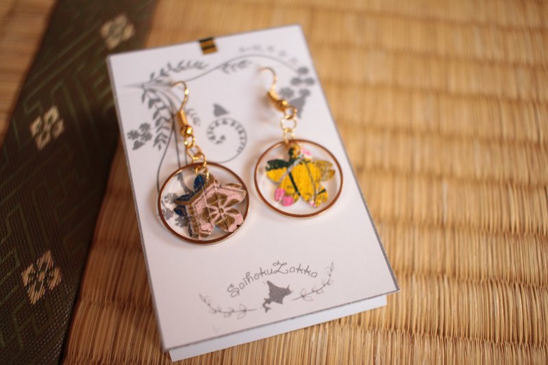 Japanese paper earrings pierced Japanese cherry tree - 耳环/耳夹 - 纸 多色