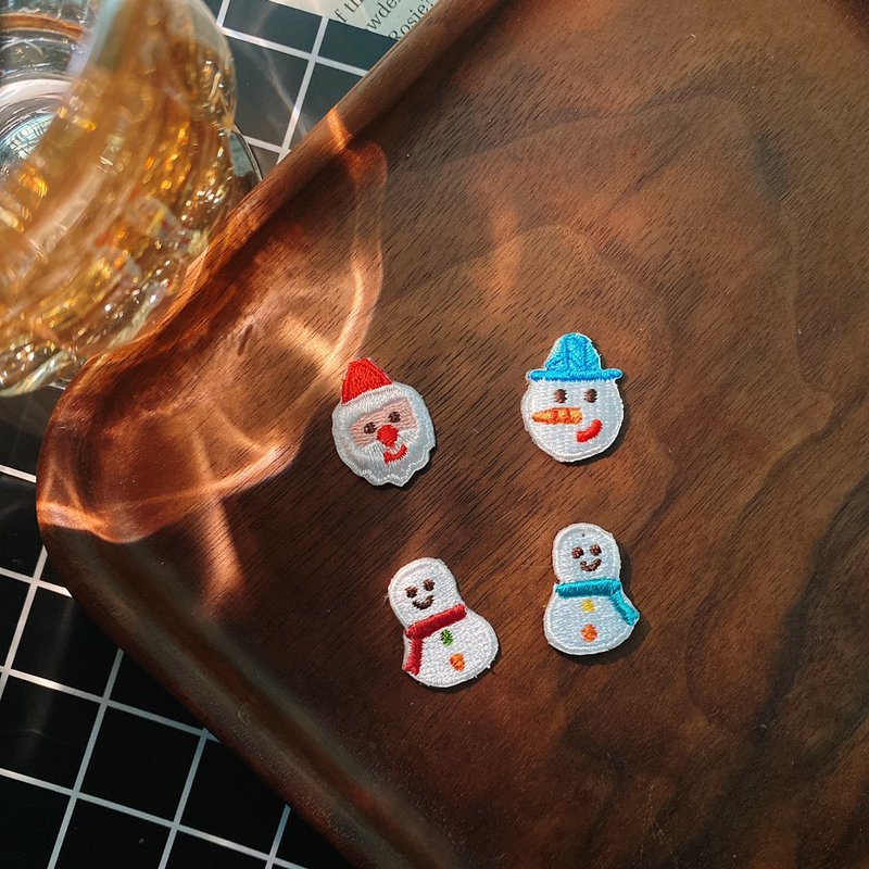 【迷你烫贴/胸章 | 节日系列 】圣诞老人 雪人 - 胸针 - 绣线 多色
