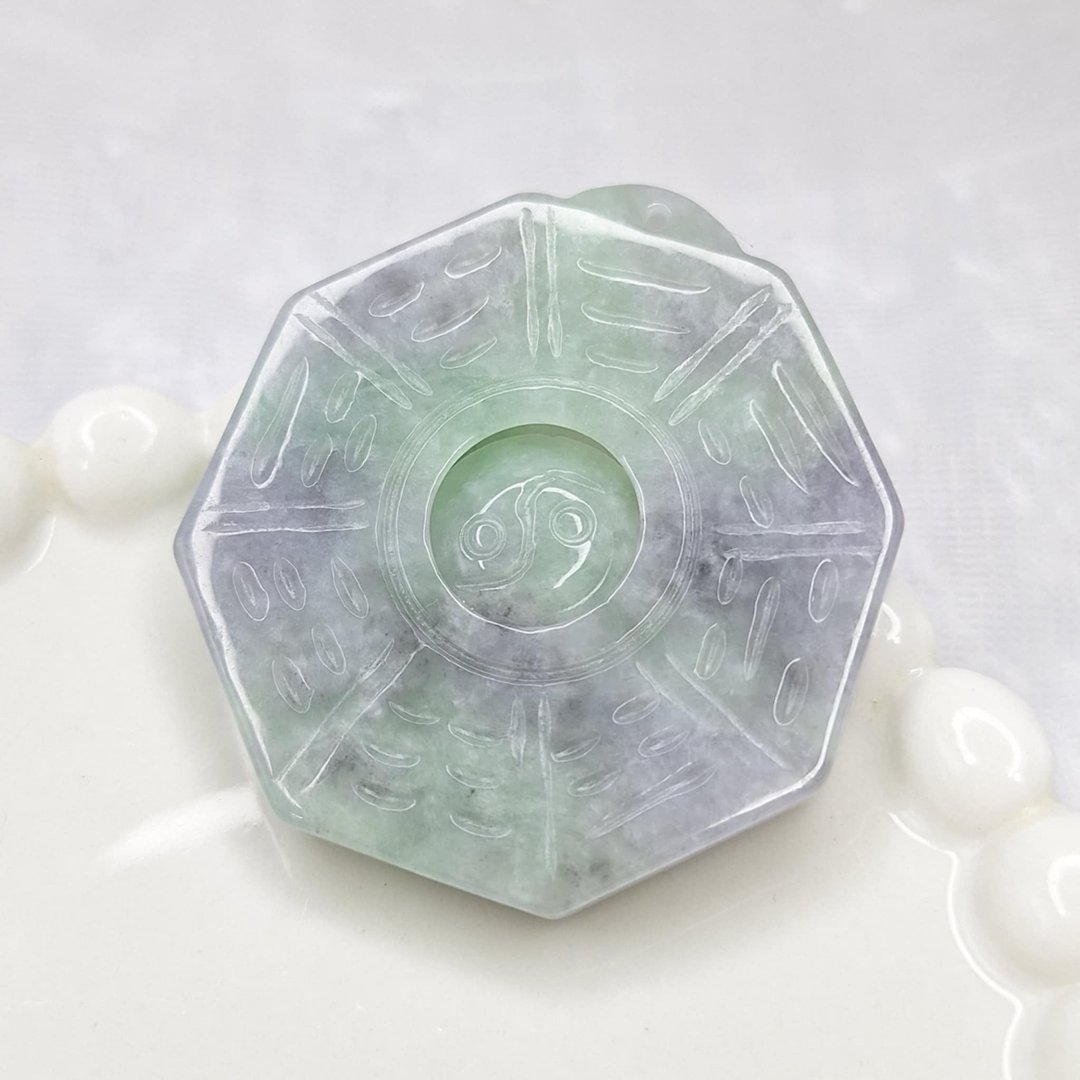春彩洒乌鸡八卦吊坠 | 天然缅甸玉A货翡翠 - 项链 - 玉石 