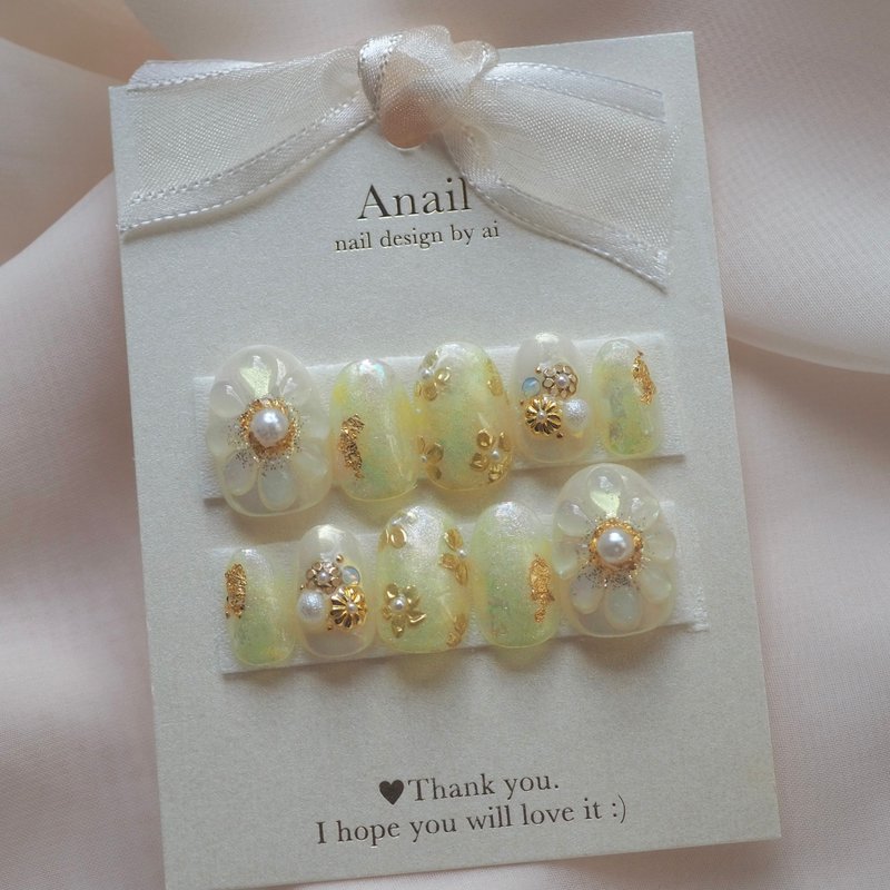 丰盈花朵指甲/极光色/黄/指甲尖/美妆贴片/艺术美容贴片 - 指甲油/指甲贴 - 其他材质 黄色