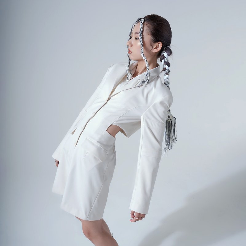 侧挖空西装小洋装 - 洋装/连衣裙 - 聚酯纤维 白色